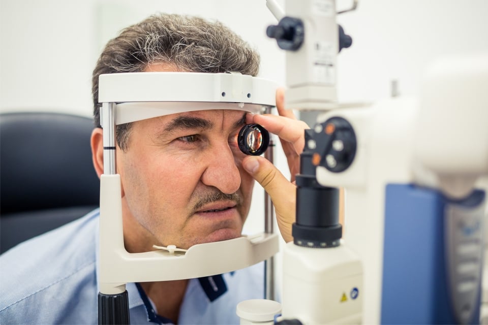 Implanturi în oftalmologie